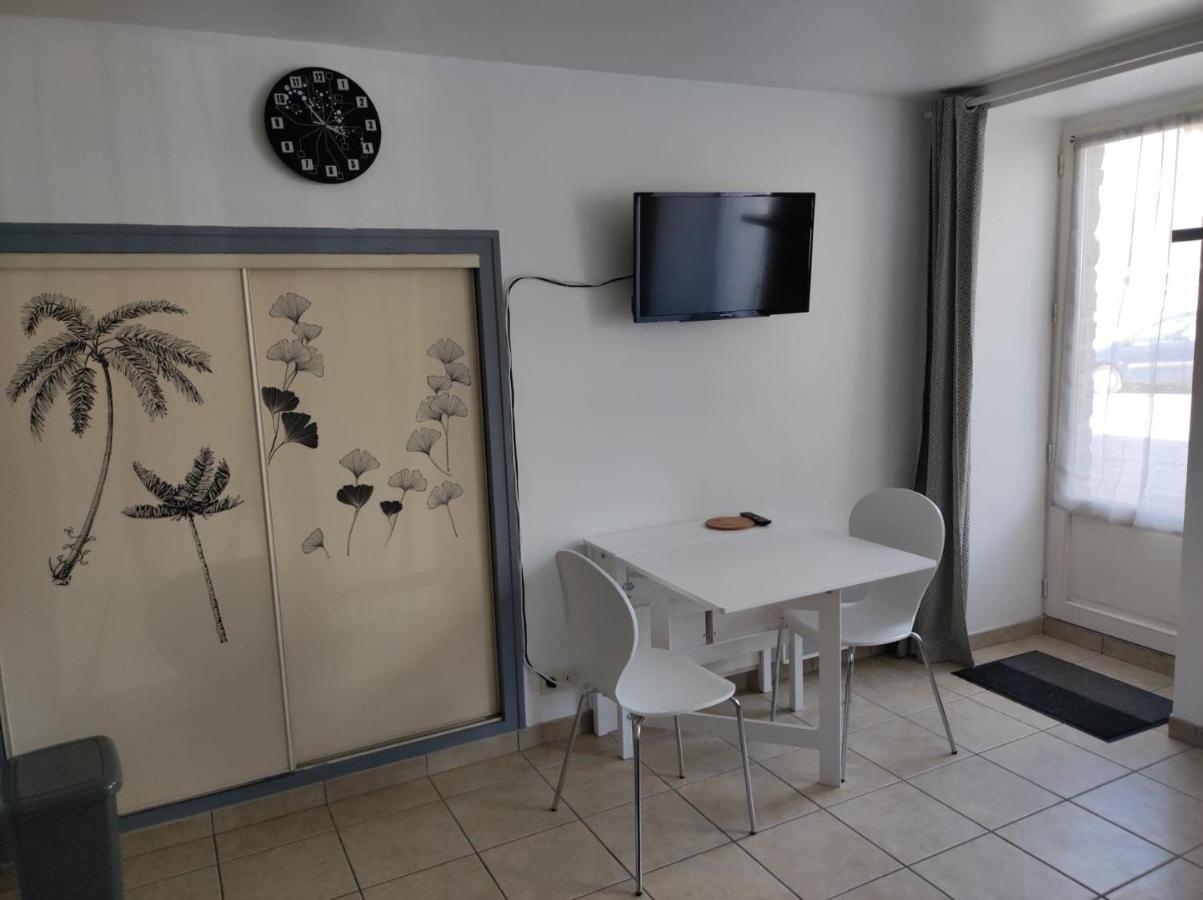 Studio 2 Personnes En Centre Ville Saint-Pierre-de-Plesguen Exterior photo